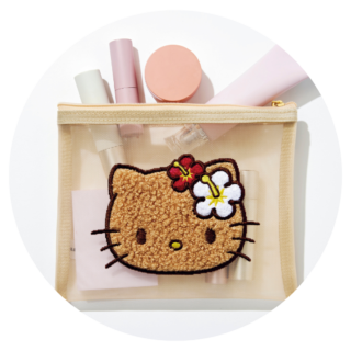 もこもこ素材のハローキティがポイント。かさばらないメッシュポーチは、夏レジャーのお供に大活躍の予感!