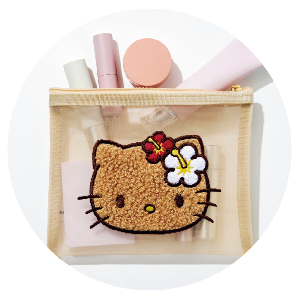 もこもこ素材のハローキティがポイント。かさばらないメッシュポーチは、夏レジャーのお供に大活躍の予感!