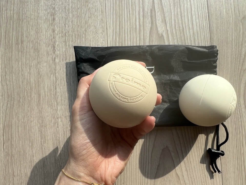 このボールを足裏で転がすだけで、足の疲れがすっきり