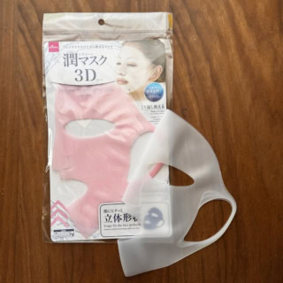 110円で大人の乾燥対策を格上げしてくれるダイソーのシリコンマスク。繰り返し洗って使えるので、コスパも衛生面も抜群の神アイテムです。シリコーン潤マスク 3D 全2色 ¥110 (ダイソー)