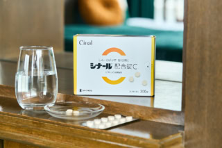 「あのシナールから、医療用と同成分配合の新商品がオンライン限定で登場。日差しが気になるシーズンだけではなく、１年中お世話になりたい」（otona ROSY編集長・梅田美佐子）。シナール配合錠C［第３類医薬品］300錠 （33～100日分）￥5,005（シオノギへルスケア）※オンライン限定