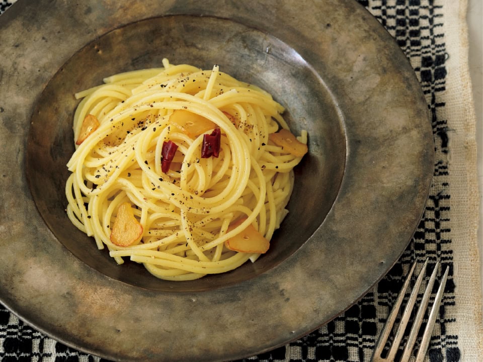 プロが教える!ガーリック香る定番パスタ【ペペロンチーノ】を手早く、もっと美味しく作るコツ