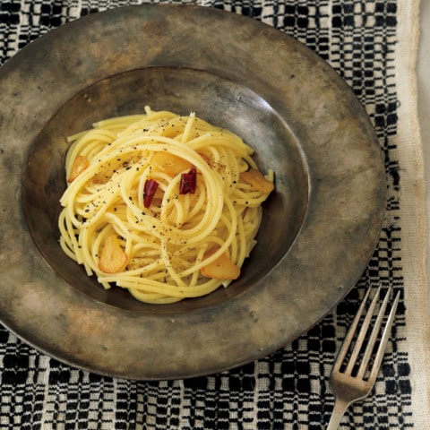 プロが教える！ガーリック香る定番パスタ【ペペロンチーノ】を手早く、もっと美味しく作るコツ