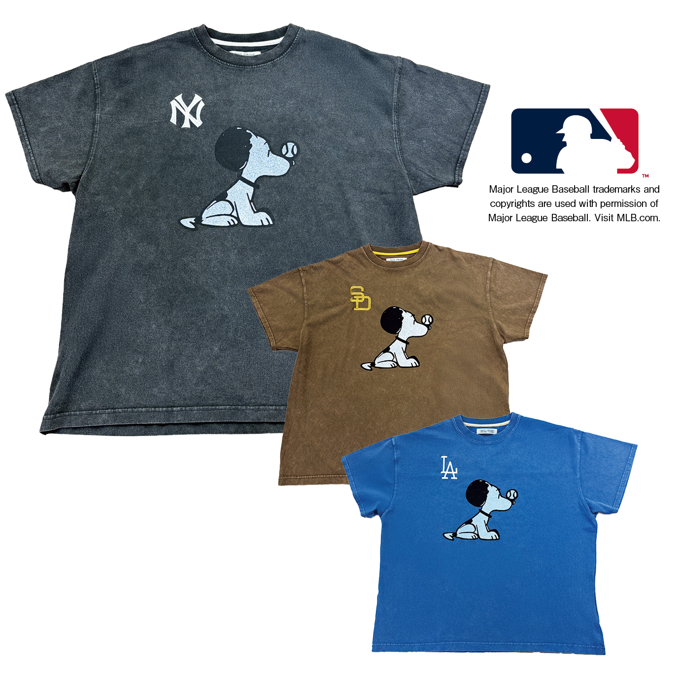MLB×PEANUTSのコラボレーションT。50年代アートのレトロなスヌーピーが野球ボールで遊んでいるキュートなデザイン。Tシャツ 各¥8,250（全てDOUBLE NAME／L.W.C.）
