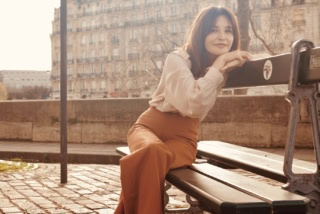 Chloéのブラウス、パンツ、ARTIDA OUDのリング/全て本人私物