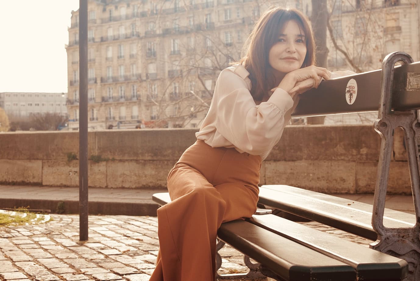 Chloéのブラウス、パンツ、ARTIDA OUDのリング／全て本人私物