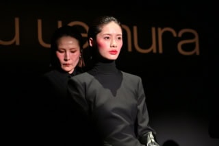 アーティストの手によって、エッジィで立体的な美しさが吹き込まれていく息をのむような瞬間。
