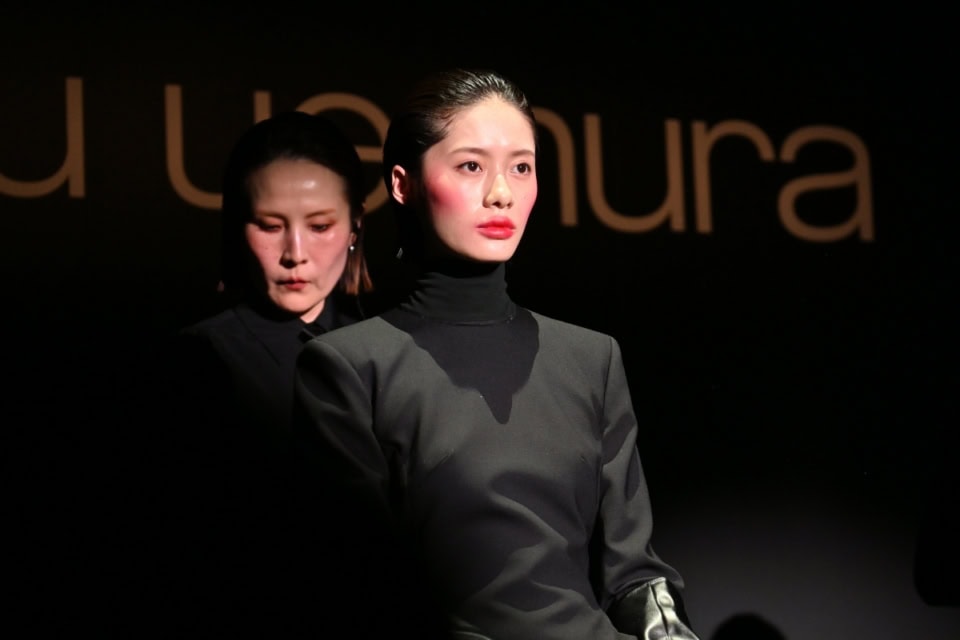 アーティストの手によって、エッジィで立体的な美しさが吹き込まれていく息をのむような瞬間。