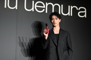 ブラックスーツをスマートに纏い、圧倒的な透明感と洗練された骨格美で会場を魅了した横浜流星さん。