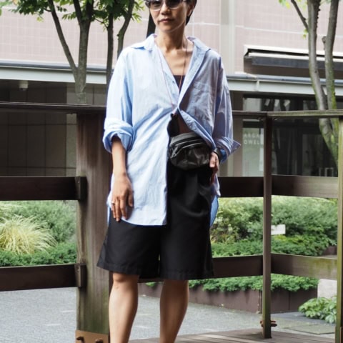 【40代スナップ】存在感抜群なのにヌケもある「キャットアイクリアサングラス」|森田麻衣子さん