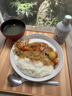 カレーは不動の大人気メニュー。パパもママも子どもたちもおかわりが続出します！