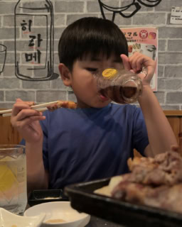 息子も夢中でほおばる