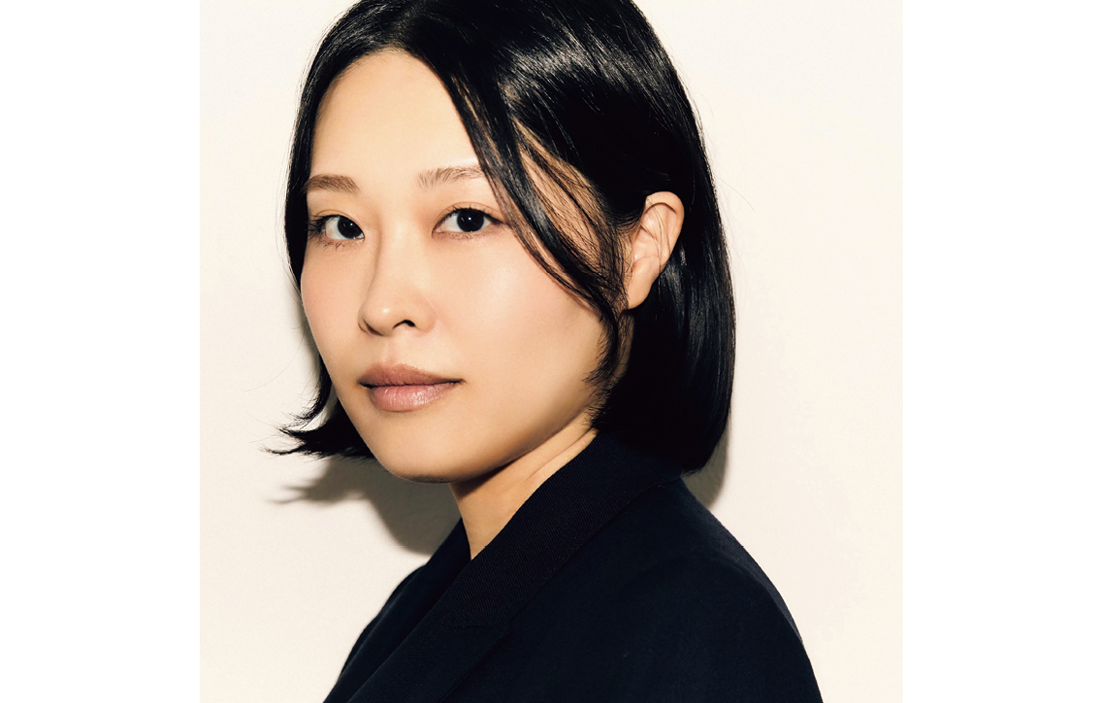 レッドカーペットから雑誌撮影まで、数々のセレブリティを担当するメイクアップアーティストであるYUKARI OBAYASHI BUSHさん。ハリウッドの第一線で活躍する彼女のキャリアをご紹介。