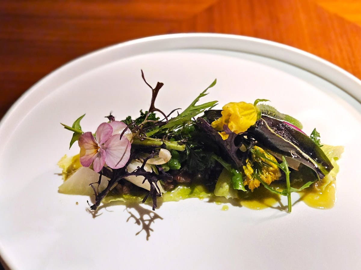 地元・栃木の食材をふんだんに使った絶品ディナー。ひと皿ひと皿、素材の旨みを生かしながらも個性が華やかに光る。