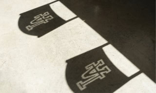 強い日差しが落とす椅子の影が、床におしゃれな“LA”の文字を描き出す。フォトジェニックなスポットが多く、記念撮影に大忙し!