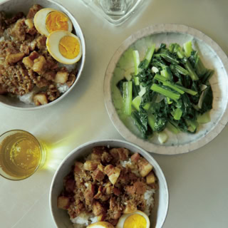 2種類の豚肉を使うと、ジューシーなおいしさに仕上がりつつ、食べ心地が重くならない。調味は最後に酢を加え、味を引き締めると◎。