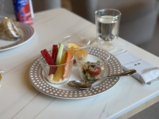 野菜スティックやキヌアサラダ、カットフルーツを選びました