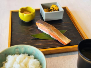 メイン料理は和食もチョイス可能。連泊しても飽きない!