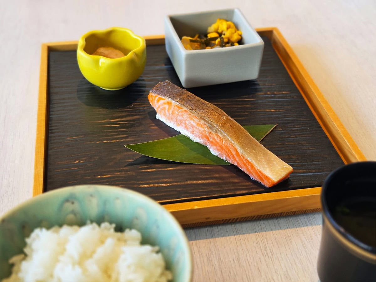 メイン料理は和食もチョイス可能。連泊しても飽きない！