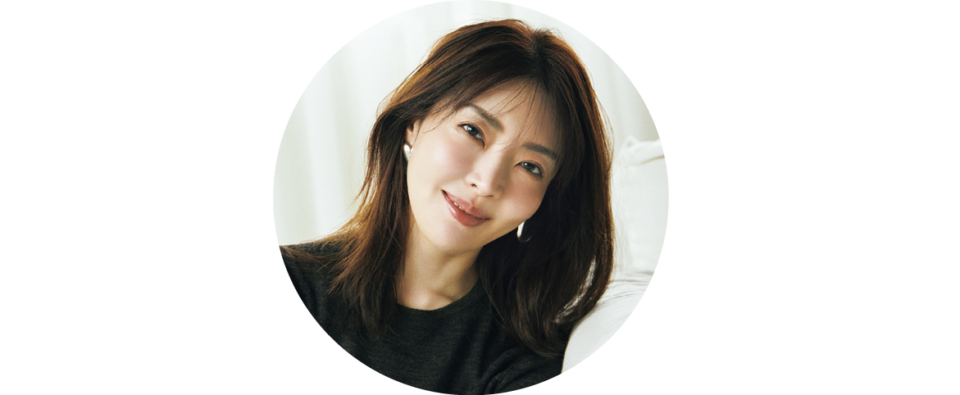 Profile 大野真理子_“皮膚の変態”の異名を持つ美容研究家であり実業家。ファッションブランド「tocco closet」、「&. NOSTALGIA」、ビューティブランド「Mukii」主宰。著書に『「皮膚の変態」が本気で選んだ270品 悩みに「効く」コスメ』（講談社）などがある。プライベートでは2児の母。