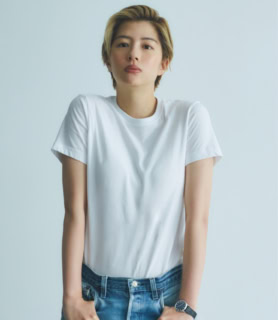 メンズのクルーネック半袖Tシャツ※2枚組¥1,490(無印良品/無印良品 銀座)、ヴィンテージデニムLevi’s 501“RED LINE”¥50,490(JUMPIN’ JAP FLASH)、ヴィンテージ時計¥3,278,000(Patek Philippe/江口洋品店・江口時計店 松濤)、その他スタイリスト私物