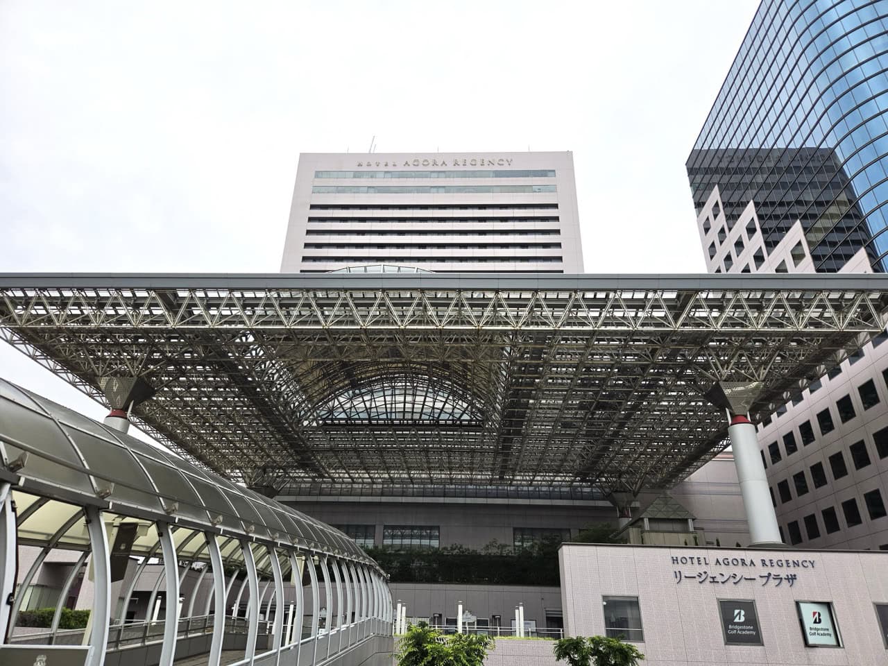 堺駅の改札を出たら、ホテルは目の前に。