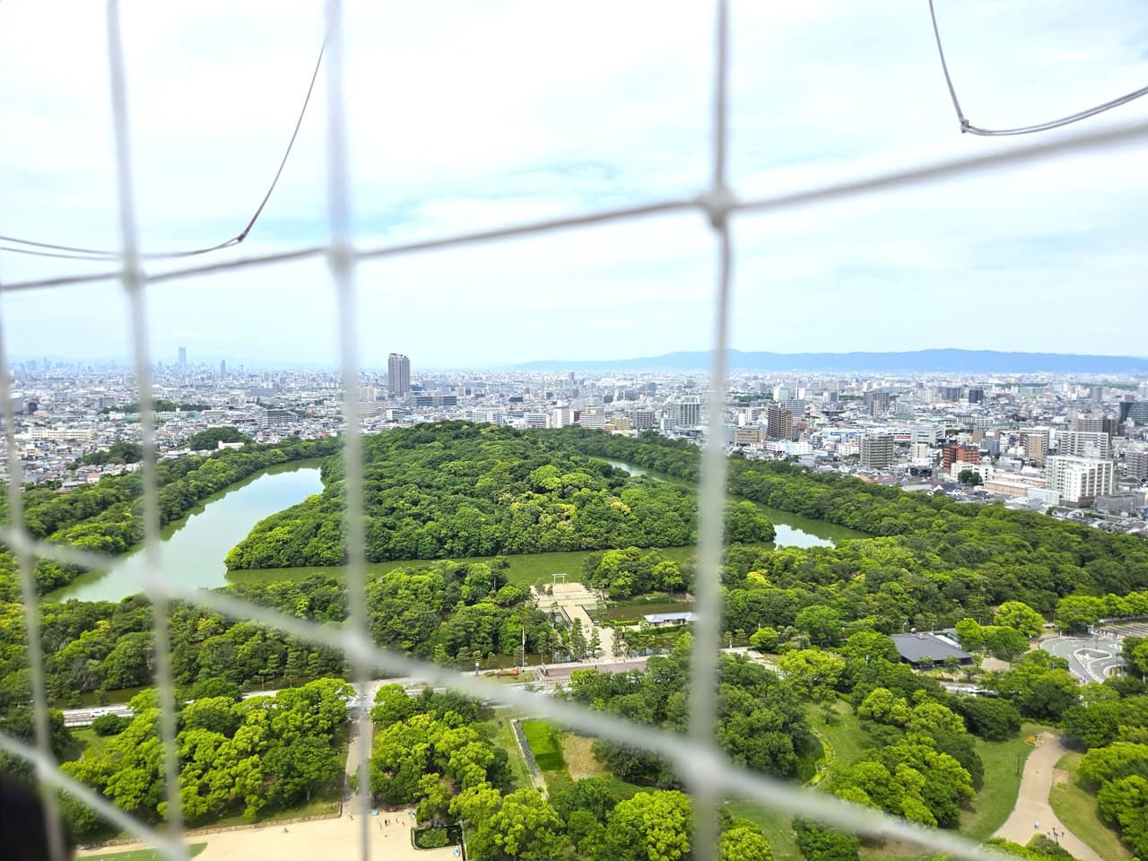 バルーンが上っていくにつれて、前方後円墳の鍵穴のような形が見えてきて大興奮!