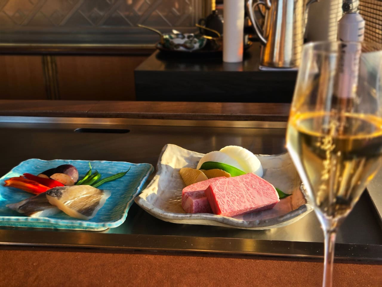 ディナーは「鉄板焼 なにわ」で鉄板焼きディナーコースに舌鼓。