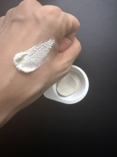 ダラダラ垂れたりしない、コックリとした粘着感のある質感。日本酒のような酒粕独特の香りがしっかり。
