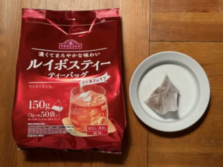 家の近くのスーパーで買えるルイボスティーはコスパ抜群!シンプルなティーバッグで大容量タイプのコチラを常備しています。濃くてまろやかな味わいルイボスティーティーバッグ 3g x 50袋 ¥538(トップバリュー)
