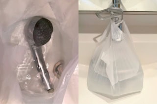 クエン酸水をビニールに入れて洗面台で放置。蛇口にひっかければちゃんと浸かります。※一晩など長時間の放置はメッキを傷める原因にもなるので注意!