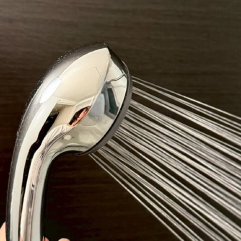 【100均クエン酸で即解決!】シャワーヘッドの目詰まり・水垢を落とす「ほったらかし掃除術」