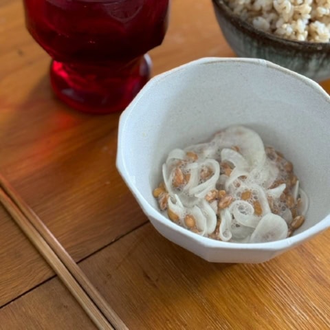 【夏太り対策】酢玉ねぎ×納豆を1ヶ月続けた40代の「体が軽くなった」リアルレポ