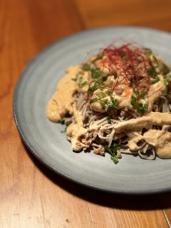 【夜10時の罪な味】10割そば×豆腐クリーミー麻婆!我慢しない大人の「痩せベジヌードル」レシピ