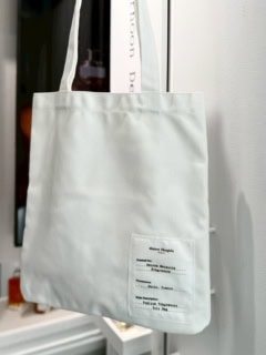 ストアリニューアルオープンを記念して、製品を¥24,000以上お買い上げのお客様先着200名様にメゾン マルジェラ フレグランスの美学を日常に携えることができるオリジナル トートバッグをプレゼント。これは欲しい!