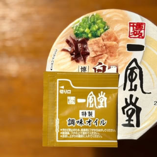 この誘惑。夜遅い時間だったにも関わらず、秒で自分に負けました。仕上げに入れるラード調味油もいい仕事します。