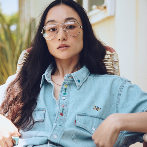 リーバイス®にクロムハーツ、VANS…「90年代カリフォルニア」の世界観を俳優・小野ゆり子が体現