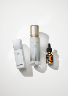 右からObagi オバジC25セラム ネオ、Clé de Peau Beauté セラムエクラS Ⅱ、CHANEL エクラ プルミエ ブライト トリートメント セラム