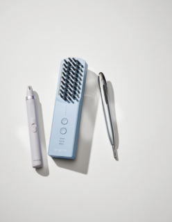 右からSALONIA フェイスカレントポインター、Brighte ELEKI BRUSH+ アイスブルー、Panasonic アイブロウ スムースピック ES-EF10
