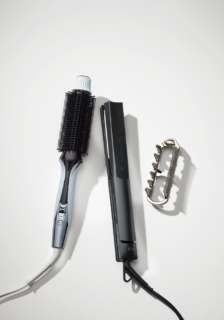 右からLOVECHROME INBATH コパドル プレミアムブラック、Brighte 3D SILK STRAIGHT IRON、ReFa リファカール ブローアイロン