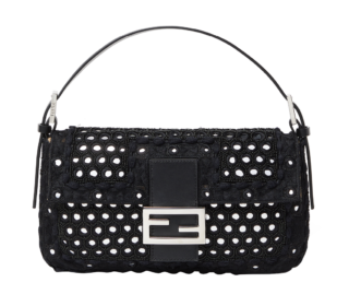バッグ〈バゲット®26424〉［H14×W26×D4㎝］¥1,410,200（フェンディ／フェンディ ジャパン）