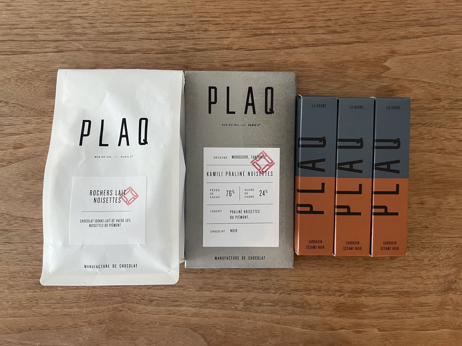今回の旅で「PLAQ」にて購入したもの。昨年買って美味しかった2つ（左）と、試食して美味しかった胡麻を使ったチョコレートバー（右）も買ってみました。