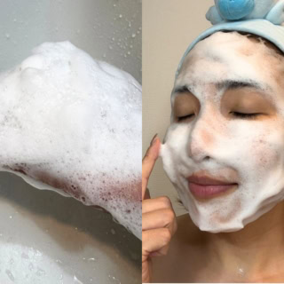 手のひらをひっくり返しても落ちないほどの濃密で弾力のある「極上泡」。顔に乗せてもヘタれたり垂れてきたりするストレスなし!