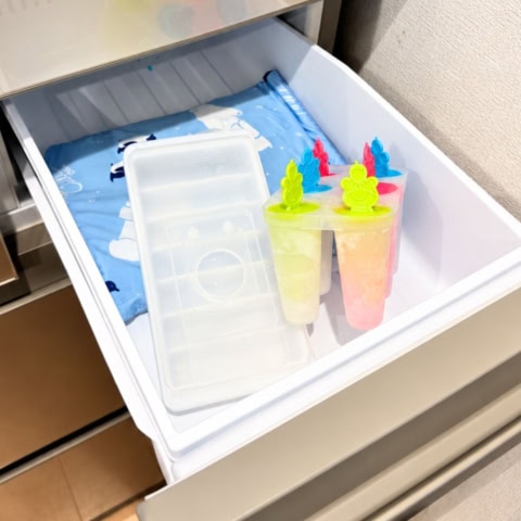 【ダイソー】熱中症対策から夏休みのおやつまで!ママのプチストレスをまるっと解決「ひんやり神グッズ3選」
