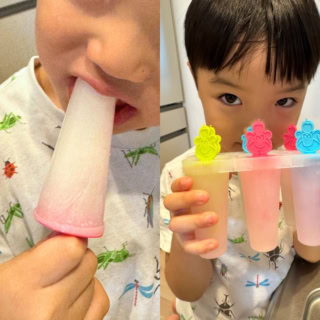 シャリっと冷たい手作りアイスに子どもも大満足!子どもの小さな手でも持ちやすく、途中で溶けてこぼす前にきれいに完食できる絶妙なサイズ感なのも優秀!市販のアイスを毎日買い与えるよりも大幅に出費を抑えられ、ママが糖分や添加物をコントロールしてヘルシーに仕上げられるのもナイスなポイントです!