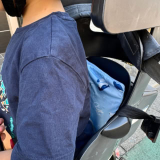 夏の電動自転車での園送り迎えや買い出し時、子供乗せチャイルドシートの背もたれに仕込めば、熱がこもりやすい背中のムレ対策に!夏の強烈な日差しによる、子どもの熱中症対策・暑さ対策のハードルをグッと下げてくれる名品です。
