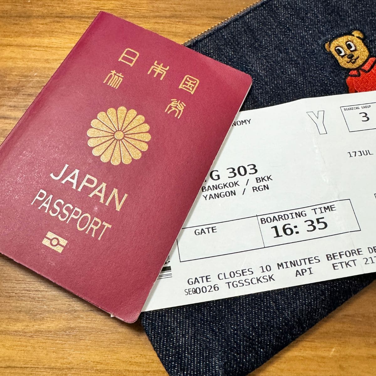 ミャンマーへはバンコクからのトランジットで7~8時間ほど。荷物受け取りが地味に時間かかるので(運が悪いのかいっつも最後の方に。笑)機内持ち込みできるのは時短になり最高です！