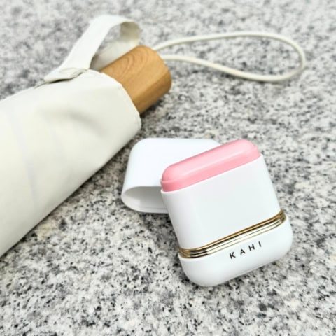 【ベスコス名品】メイクの上から潤い補給!キャビア配合「カヒ」サンスティックの贅沢な実力
