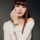 FREDERIQUE CONSTANT(フレデリック・コンスタント)|鈴木えみと共鳴するタイムレスな存在感!|今、話題のジュエリーウォッチ「クラシック マンシェット」に新作登場