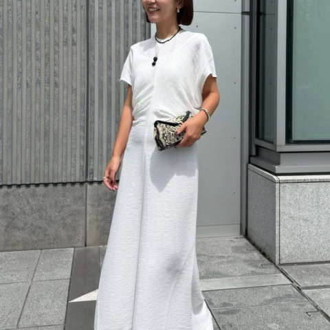 【40代スナップ】シルエット美「カットソーワンピ」がオンオフ使えて大活躍中!|野村麻里子さん